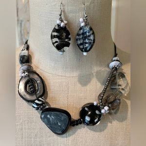 Beautiful Black & White Glass Stone Necklace Set with Silver Accents